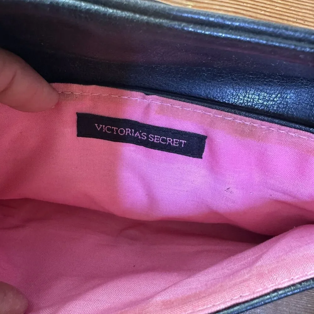 Vtg VICTORIA’S SECRET Black Vegan Leather Clutch Wristlet Ring Wallet Girlcore - Picture 3 of 3
